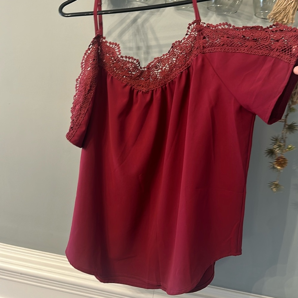 Women’s burgundy off the shoulder, adjustable straps, lace blouse size large